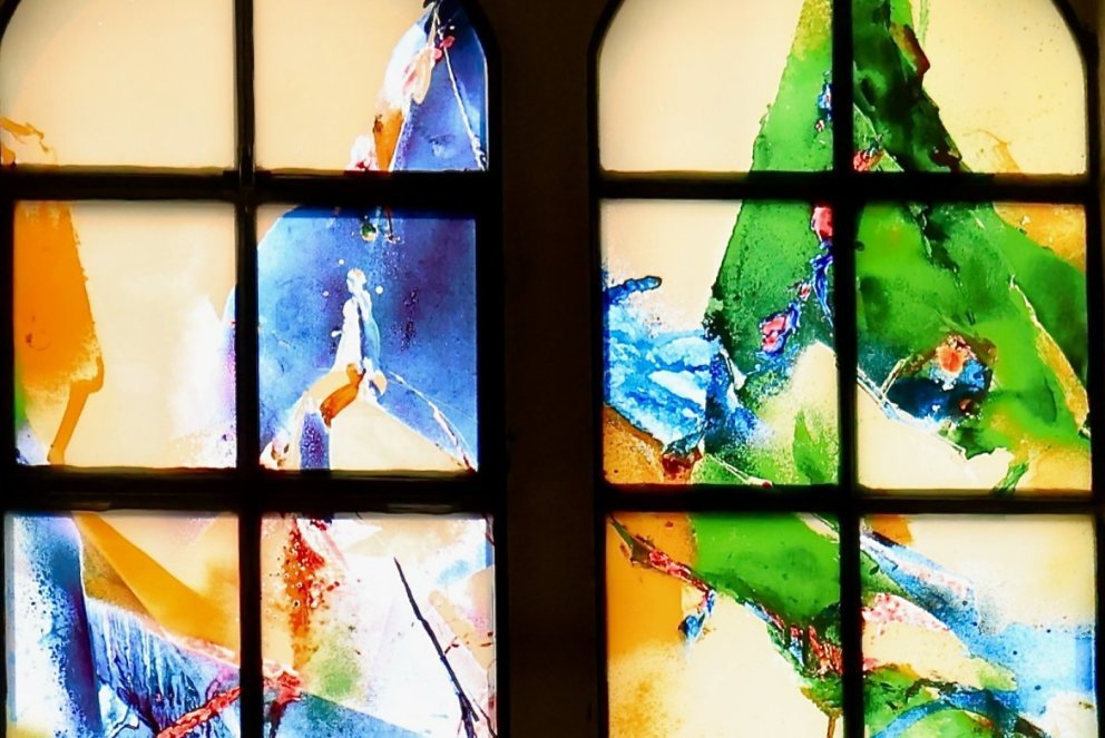Les vitraux de l'artiste coréen Kim En Joong, installés dans l'église Saint-Pierre à Saint-Ursanne, ont été inaugurés le 28 avril 2024.
